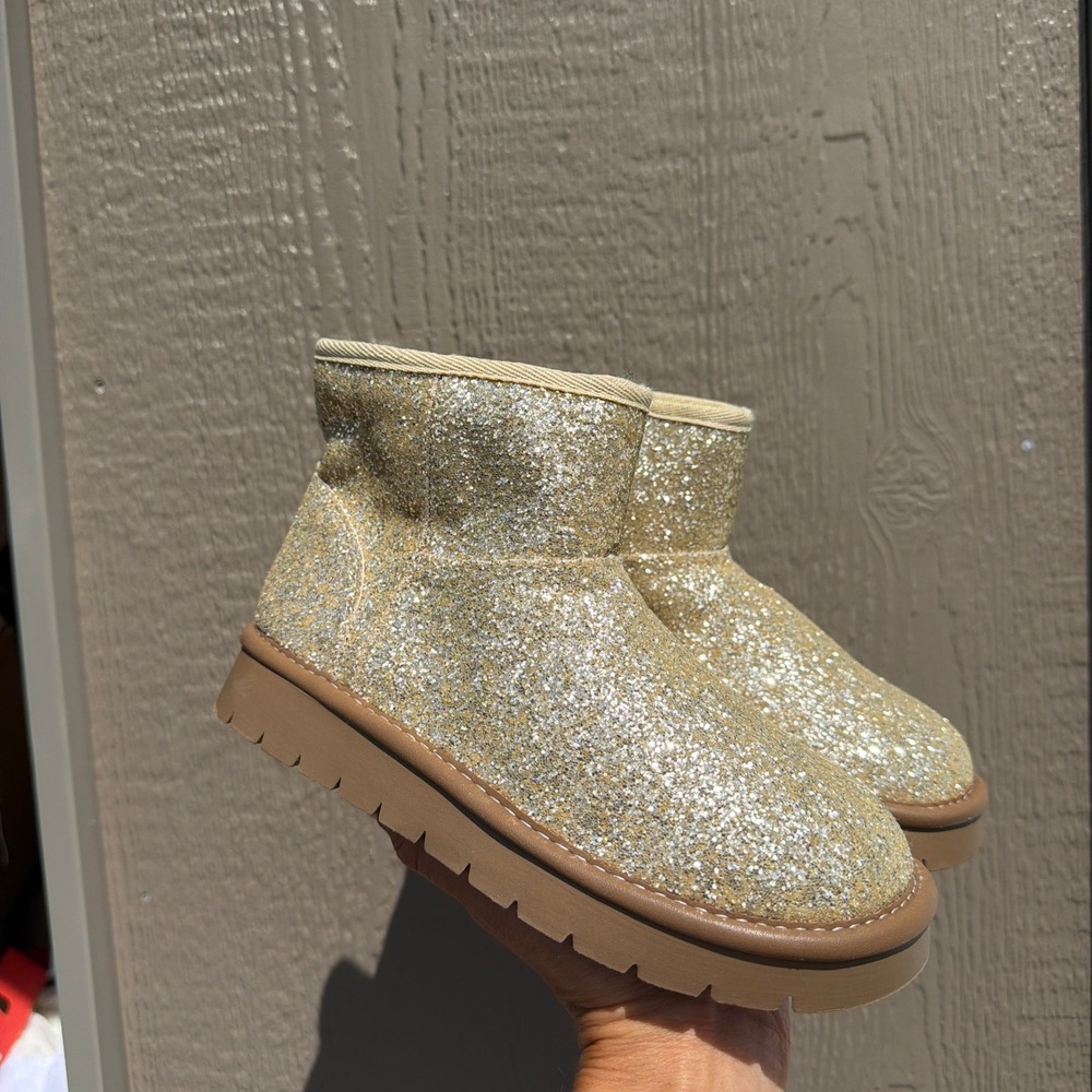 Cat & Jack Girls Gold Glitter Winter Fashion Boots Faux Fur Lined Size 2 NEW